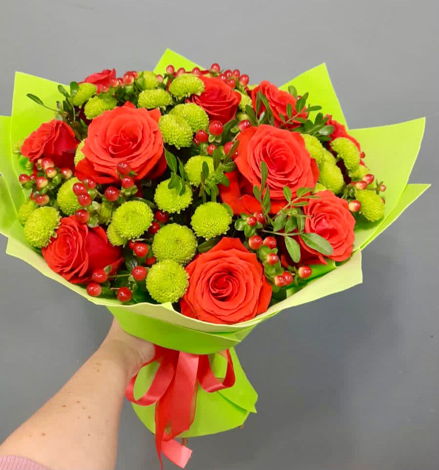 Букет цветов из: Хризантемы и Розы в Михнево