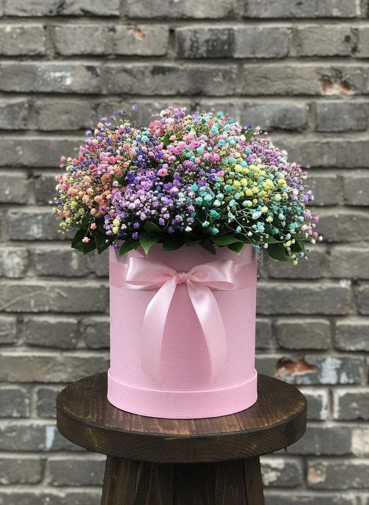 Цветочная композиция из Гипсофила и Розы в шляпной коробке в Михнево
