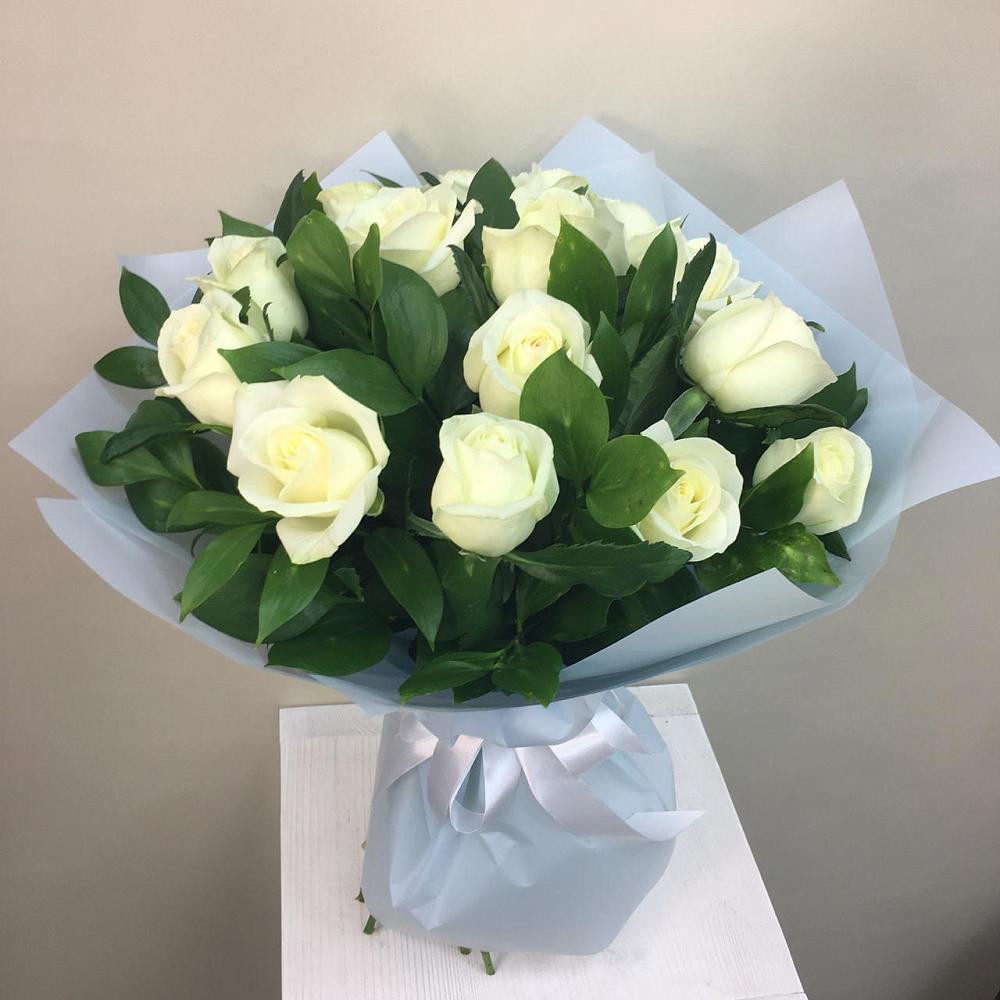 Букет 15 Белых роз Проуд в Михнево