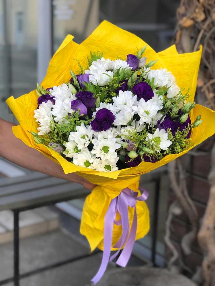 Букет цветов из: Ирисы, Хризантемы и Ромашки в Михнево