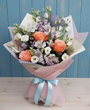 Букет цветов из:  Лизиантусы, Розы, Альстромерии и Гипсофила в Михнево