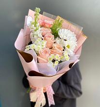 Букет цветов из:  Хризантемы и Розы в Михнево