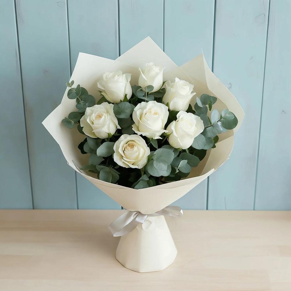 Букет Белые розы в Эвкалипте в Михнево