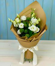 Букет цветов из:  Хризантемы и Лизиантусы в Михнево