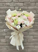 Букет цветов из:  Гвоздики, Розы, Лизиантусы и Хризантемы в Михнево
