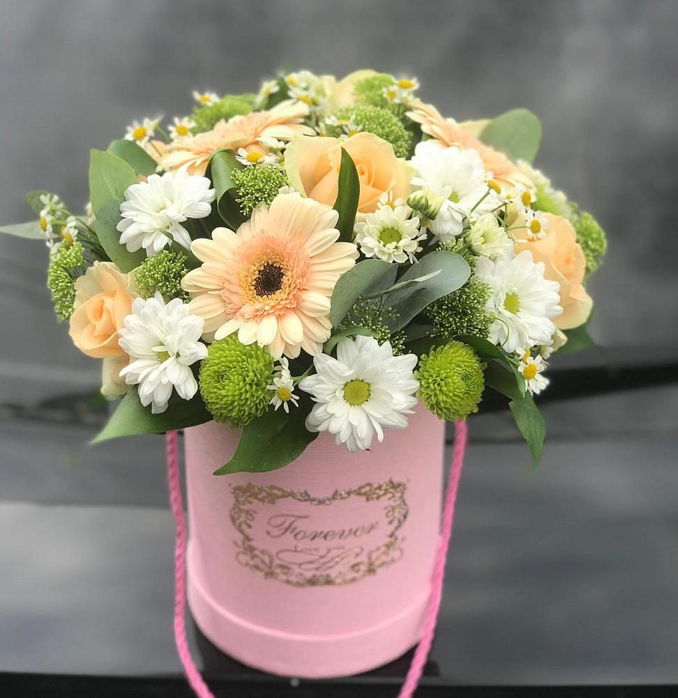 Цветочная композиция из Розы, Герберы и Хризантемы в шляпной коробке в Михнево